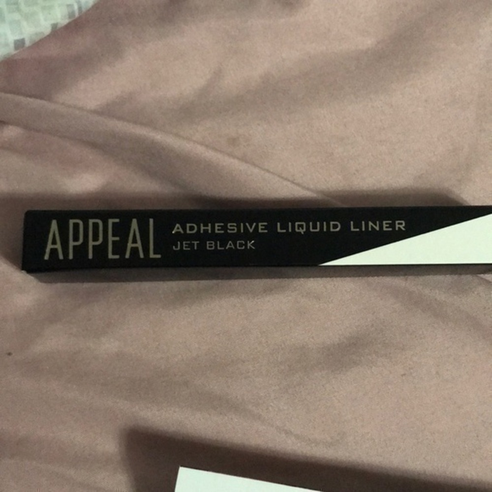 Appeal Cosmetics adhesive liquid liner